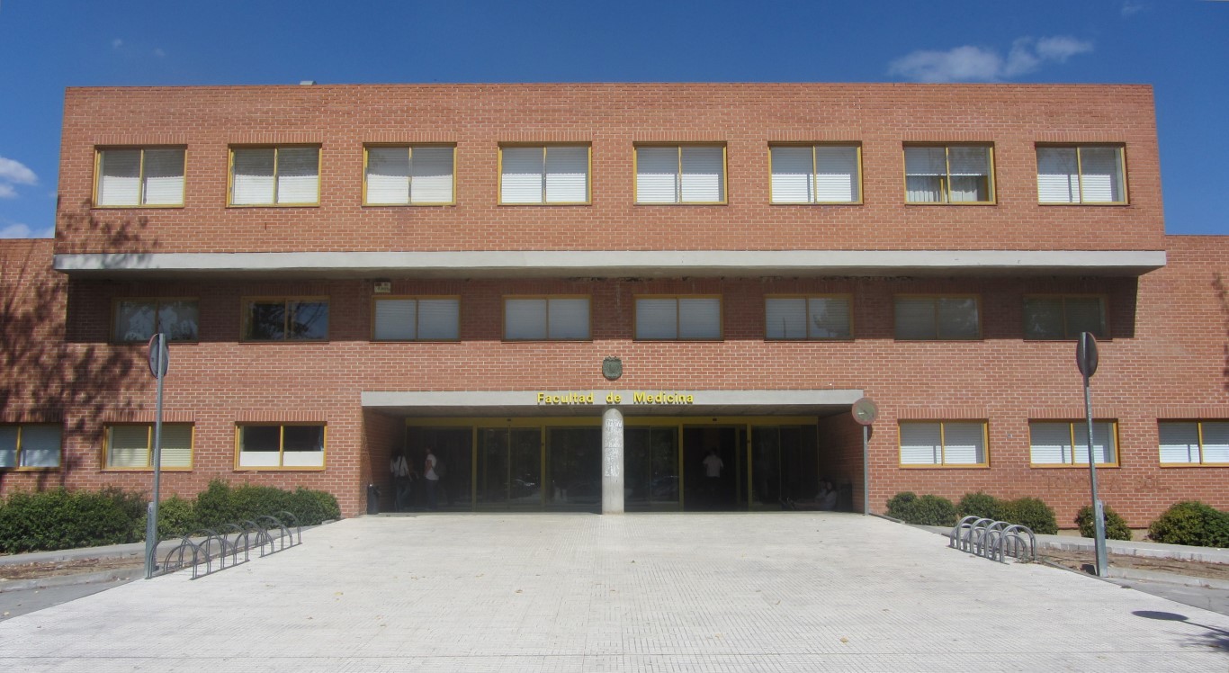 Facultad_de_Medicina_de_Alcalá.JPG